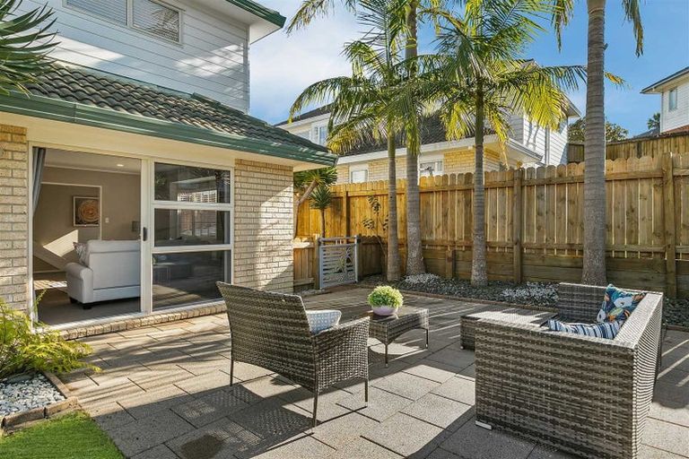 Photo of property in 2/16 Belgate Place, Somerville, Auckland, 2014