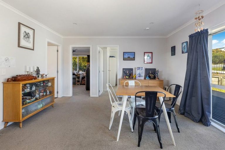 Photo of property in 11 Cirrus Close, Newlands, Wellington, 6037