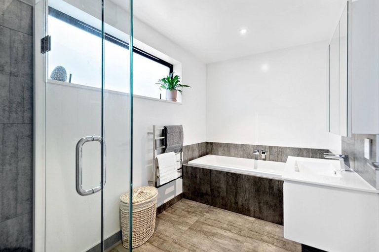 Photo of property in 8 Bale Road, Jacks Point, 9371