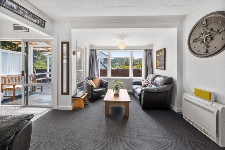 Photo of property in 160 Waikawa Road, Picton, 7220