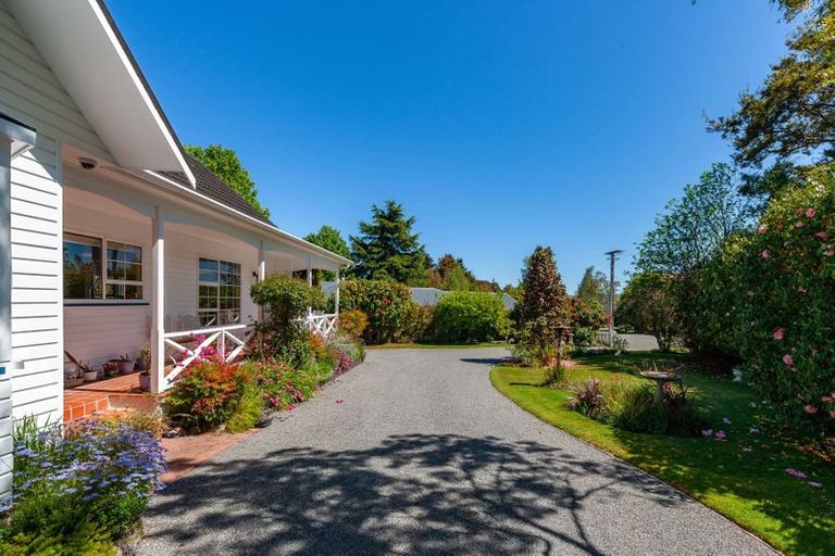 Photo of property in 8 Gradwell Place, Two Mile Bay, Taupo, 3330