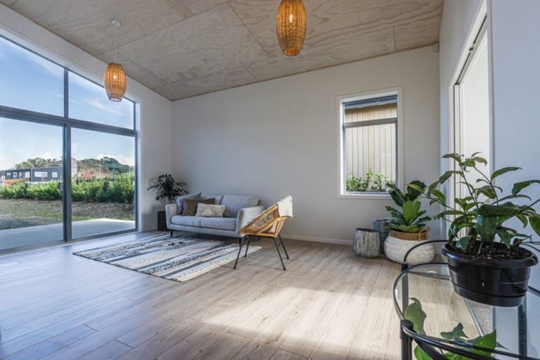 Photo of property in 3 Mirek Street, Waikanae, 5036