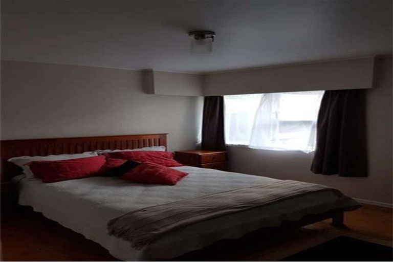 Photo of property in 55 Divich Avenue, Te Atatu South, Auckland, 0610