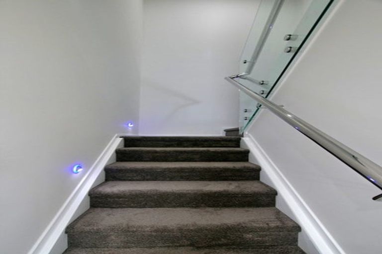 Photo of property in 17e Martin Place, Kelston, Auckland, 0602