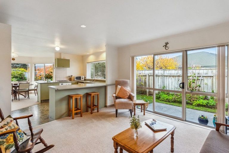 Photo of property in 6 Glen Loch Place, Paraparaumu, 5032