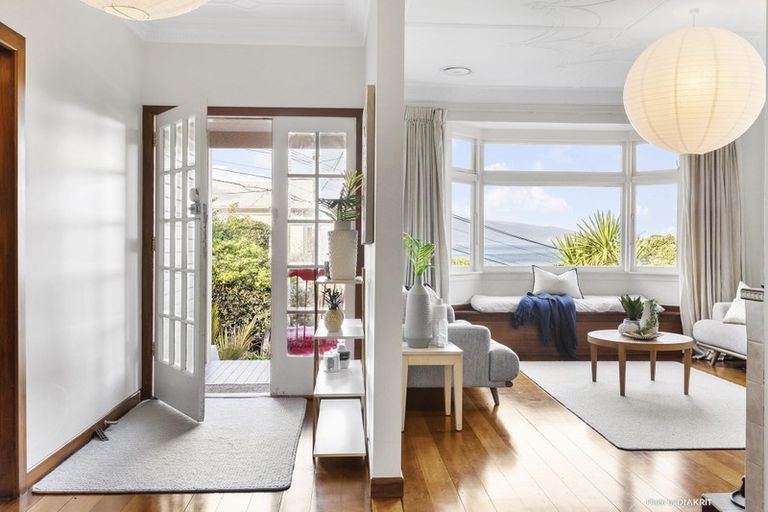 Photo of property in 7 Knoll Street, Island Bay, Wellington, 6023