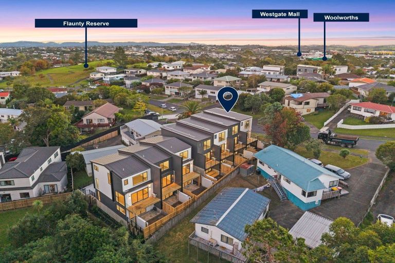 Photo of property in 1/33 Elizabeth Drive, West Harbour, Auckland, 0618