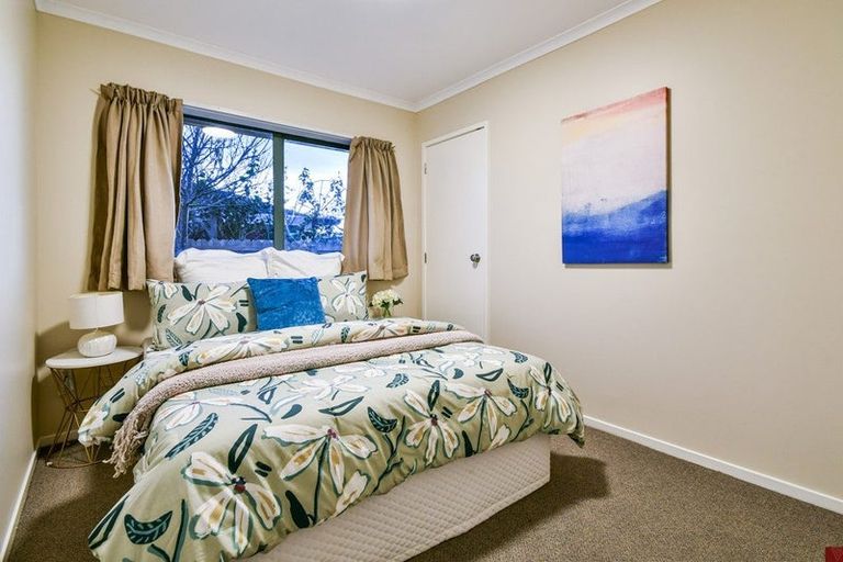 Photo of property in 10 Rock Daisy Crescent, Mangere, Auckland, 2022