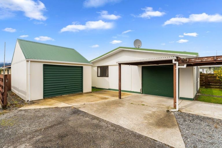 Photo of property in 24 Domain Road, Otaki, 5512