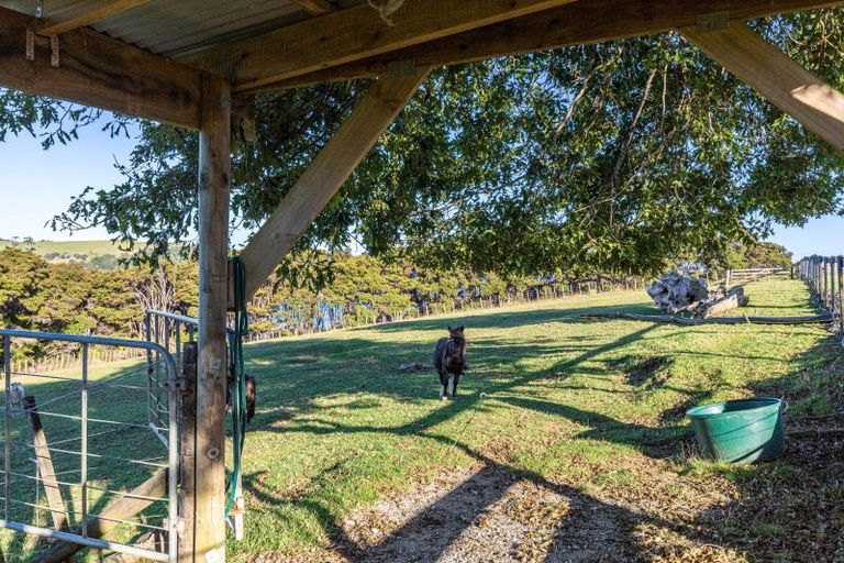 Photo of property in 220 Whitmore Road, Tawharanui Peninsula, Warkworth, 0986