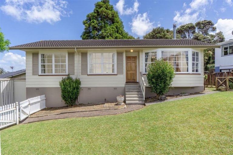 Photo of property in 61 Easton Park Parade, Glenfield, Auckland, 0629