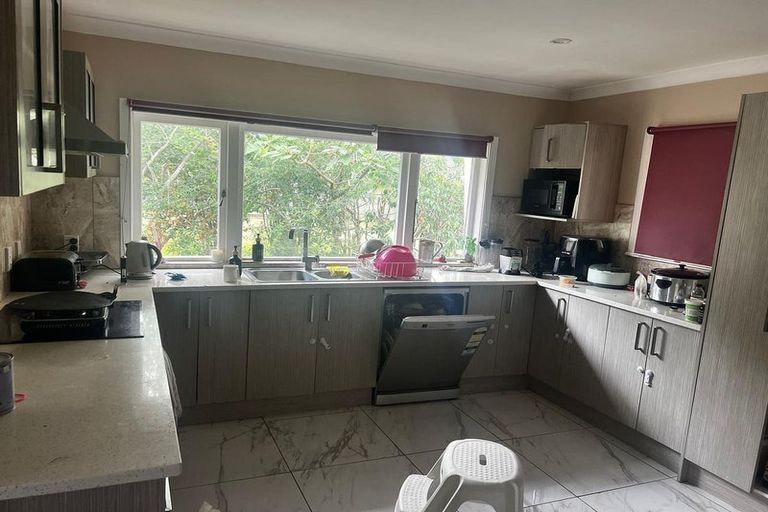 Photo of property in 15 Clevedon Road, Papakura, 2110