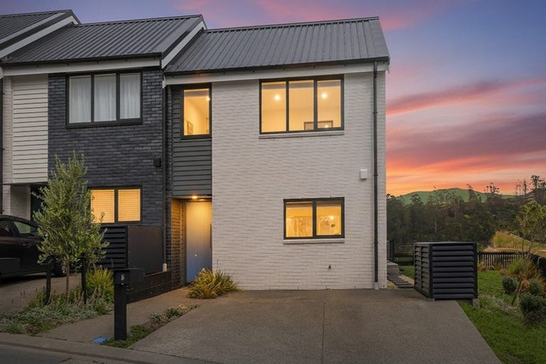 Photo of property in 16 Bee Lane, Whitby, Porirua, 5024
