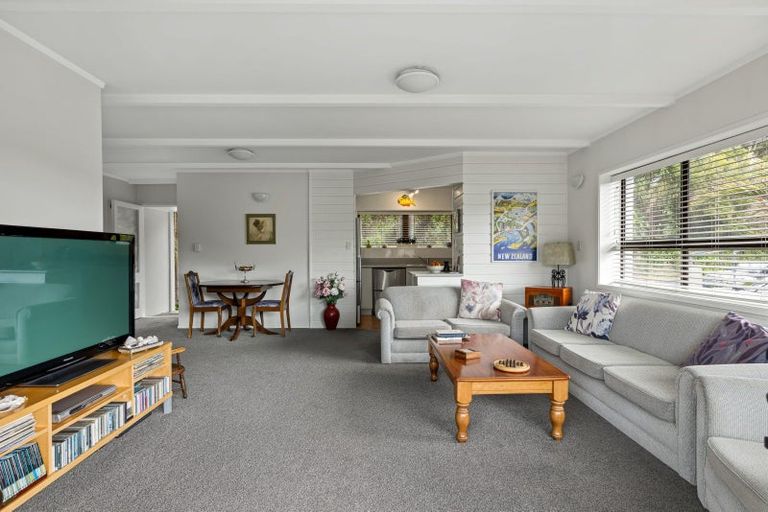 Photo of property in 6 Waiwera Road, Waiwera, Orewa, 0994