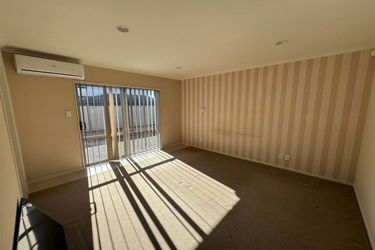 Photo of property in 2 Oakhurst Avenue, Flat Bush, Auckland, 2019