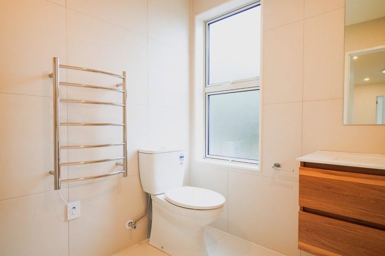 Photo of property in 3/10 Tirimoana Road, Te Atatu South, Auckland, 0602