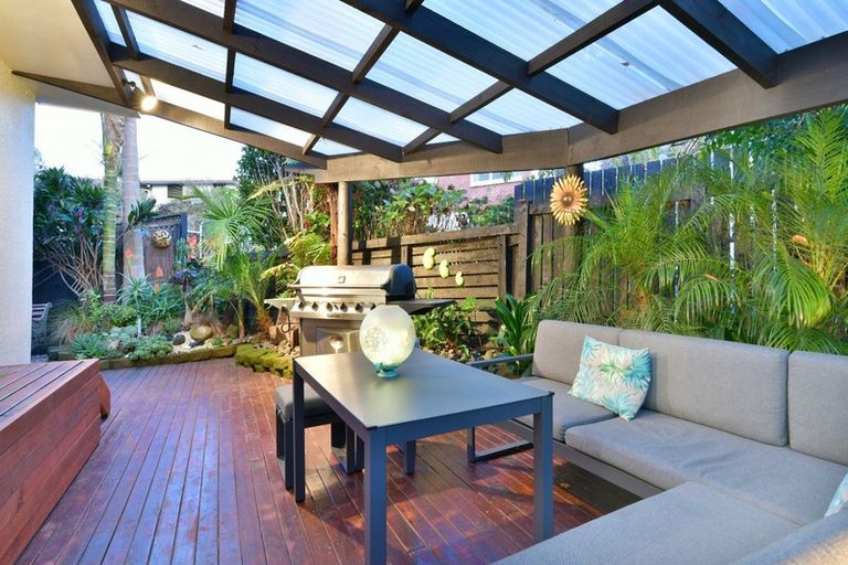 Photo of property in 2/6 Duncansby Road, Stanmore Bay, Whangaparaoa, 0932