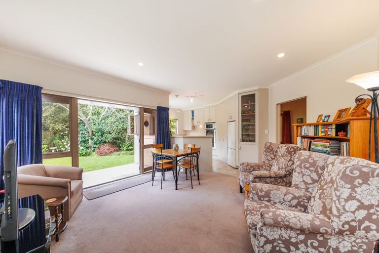 Photo of property in 2 Kea Place, Fitzherbert, Palmerston North, 4410