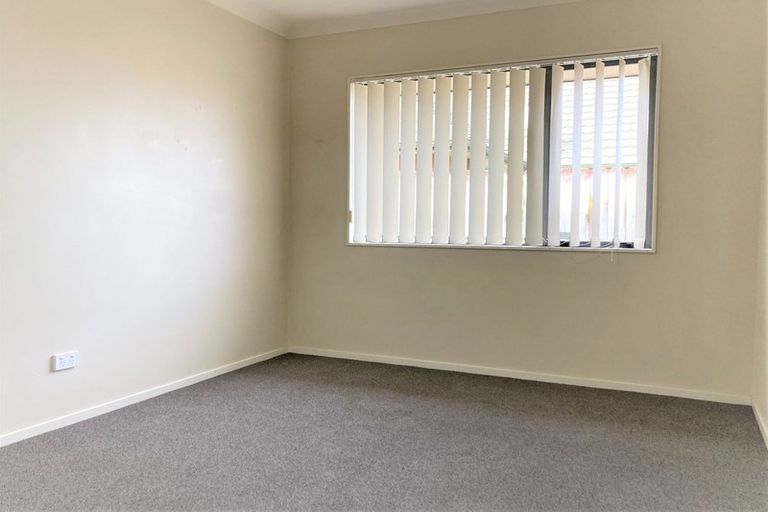 Photo of property in 16 Old Park Place, Takanini, 2112