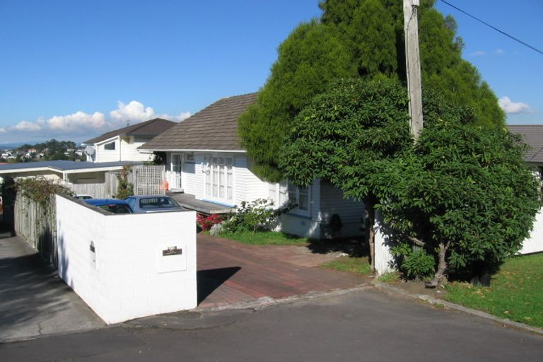 Photo of property in 1/375 East Coast Road, Mairangi Bay, Auckland, 0630