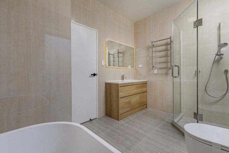 Photo of property in 45 Mcindoe Road, Kumeu, 0810