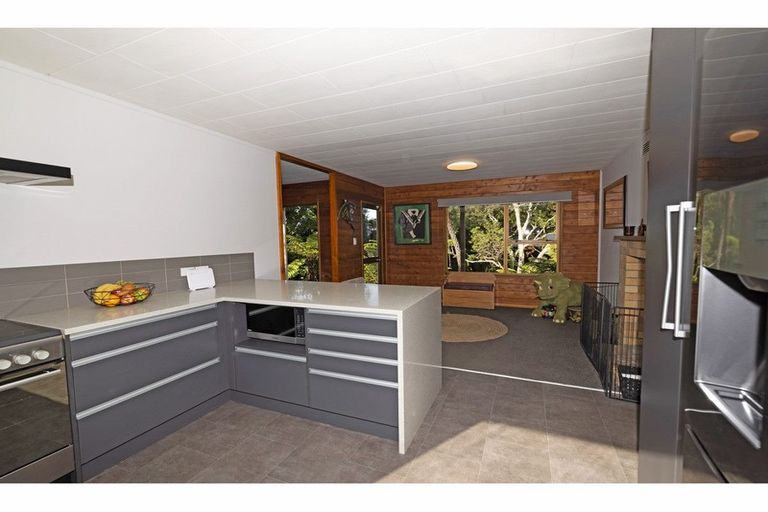 Photo of property in 31 Hartley Terrace, Massey, Auckland, 0614