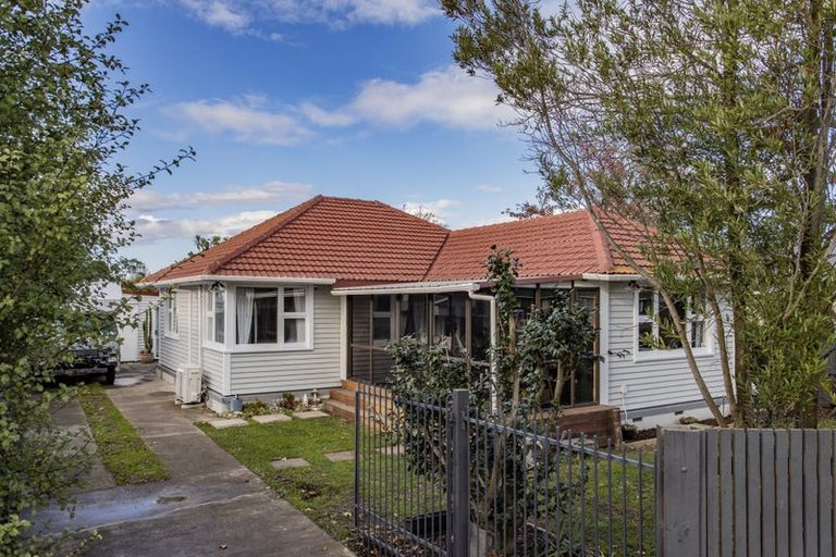 Photo of property in 8 Tenby Place, Avondale, Christchurch, 8061