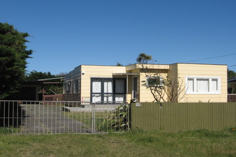 Photo of property in 10 Ngatiawa Street, Himatangi Beach, Foxton, 4891