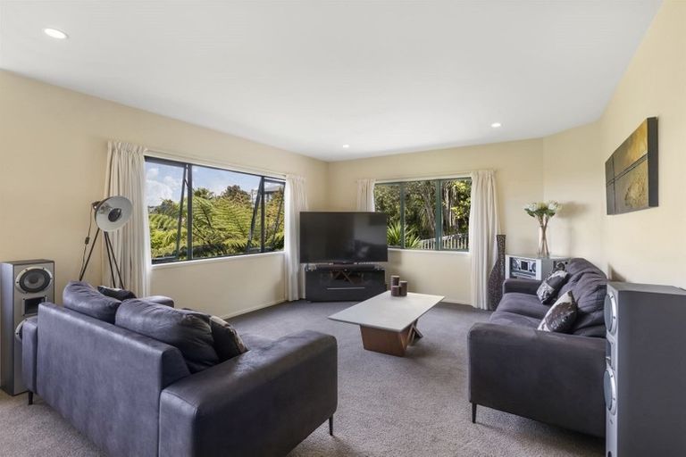 Photo of property in 2/60 Arran Road, Browns Bay, Auckland, 0630