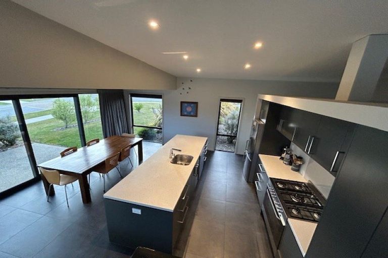 Photo of property in 1 Valley Crescent, Wanaka, 9305