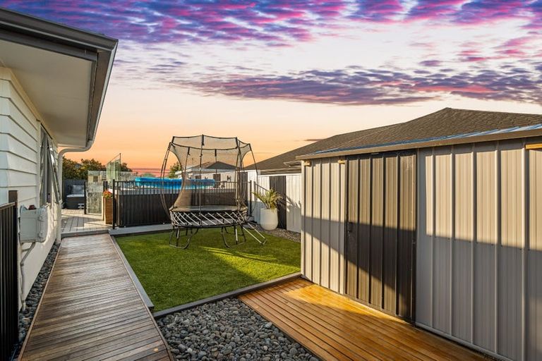 Photo of property in 16 Aporo Drive, Kumeu, 0810
