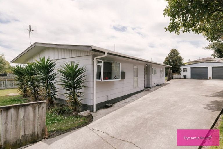 Photo of property in 37 Rhodes Drive, Kelvin Grove, Palmerston North, 4414