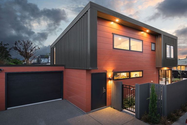 Photo of property in 2/104 Burke Street, Sydenham, Christchurch, 8023