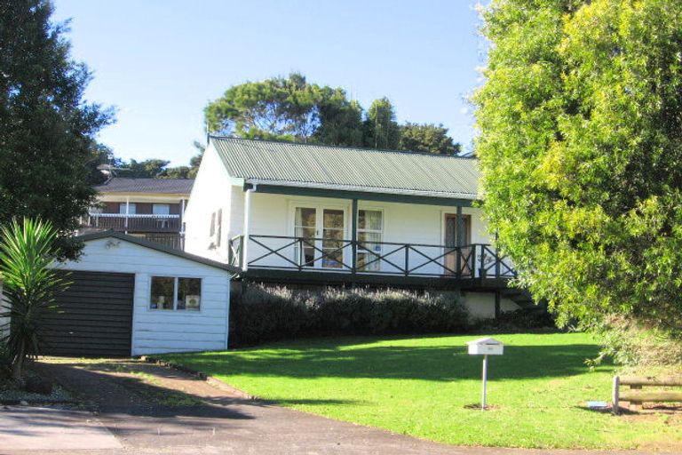 Photo of property in 19 Kingsclere Place, Goodwood Heights, Auckland, 2105