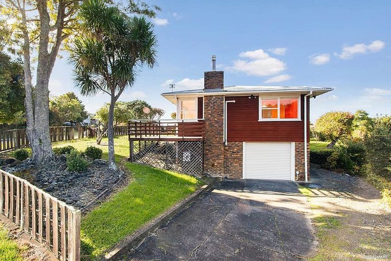 Photo of property in 57 La Rosa Street, Green Bay, Auckland, 0604