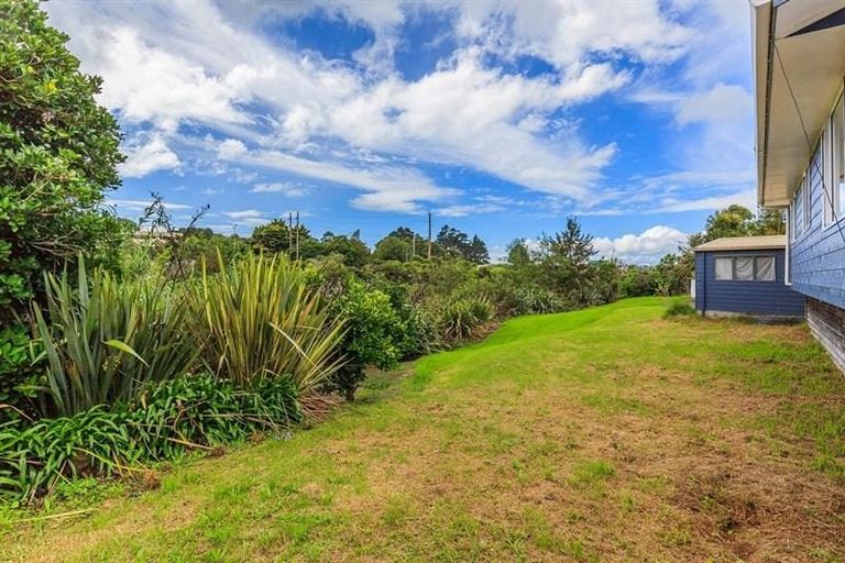 Photo of property in 2/21 Kitewao Street, Northcote, Auckland, 0627