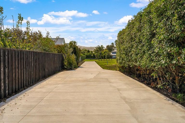 Photo of property in 19 Sandpiper Avenue, Point Wells, 0986