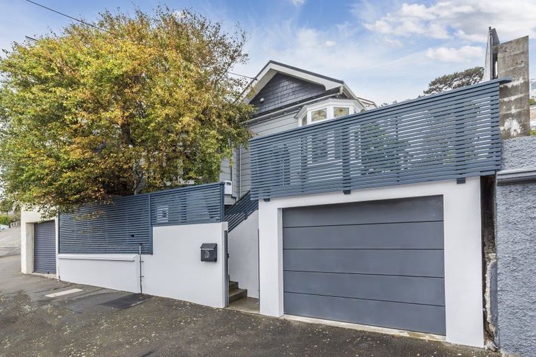 Photo of property in 26 Hawker Street, Mount Victoria, Wellington, 6011