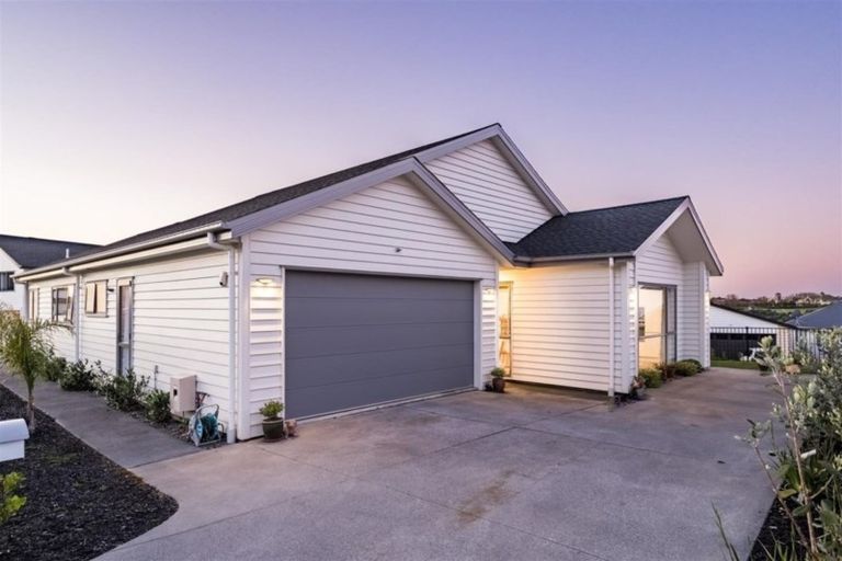 Photo of property in 29 Resolution Drive, Gulf Harbour, Whangaparaoa, 0930