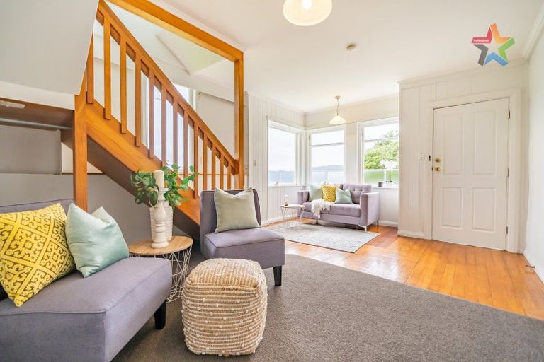 Photo of property in 89 Miromiro Road, Normandale, Lower Hutt, 5010