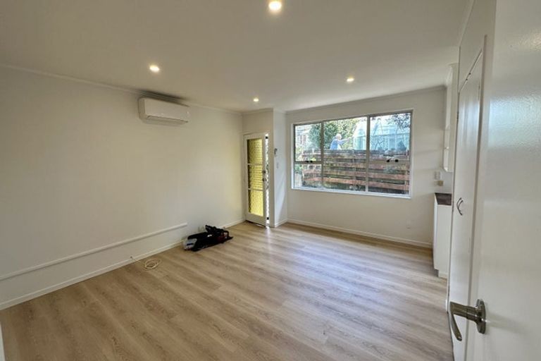 Photo of property in 2/39 Littlejohn Street, Hillsborough, Auckland, 1042
