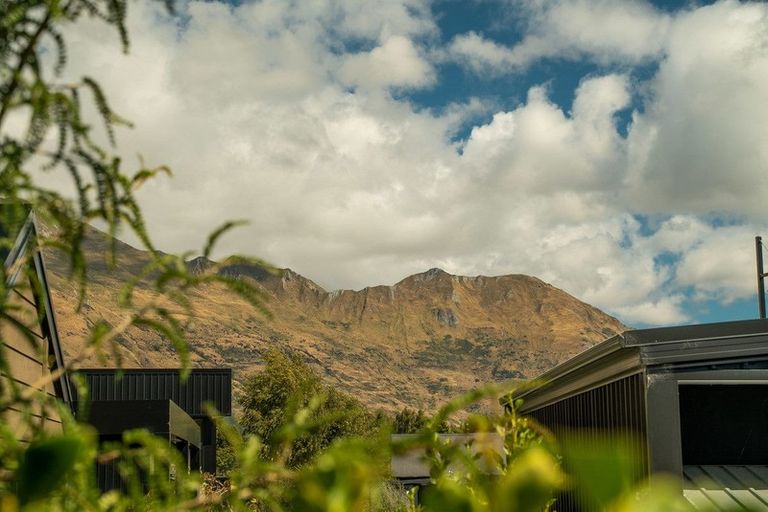 Photo of property in 3 Kahu Close, Wanaka, 9305