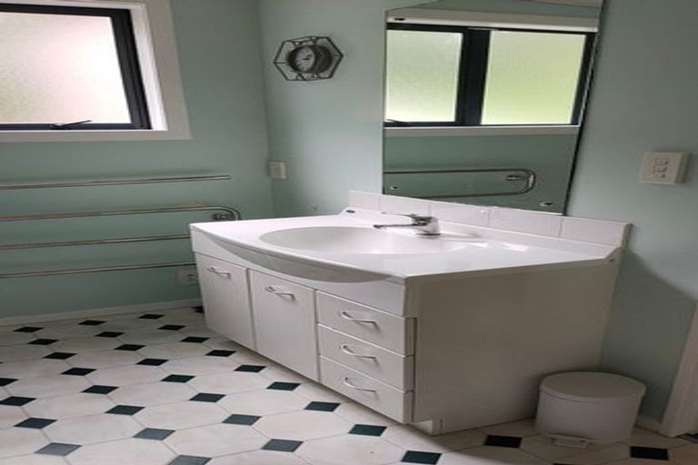 Photo of property in 295 Main Road, Tawa, Wellington, 5028