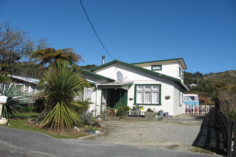 Photo of property in 19 Tramway Street, Ross, 7812