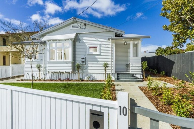 Photo of property in 10 North Avenue, Narrow Neck, Auckland, 0624