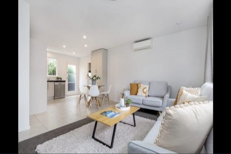 Photo of property in 2/111 Aikmans Road, Merivale, Christchurch, 8014