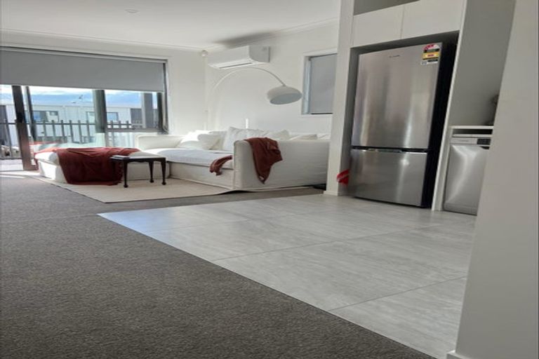 Photo of property in 3/1 Scott Road, Hobsonville, Auckland, 0616