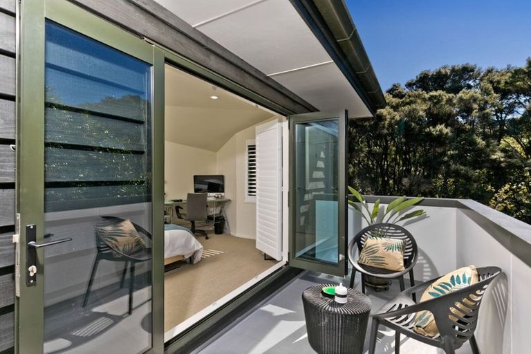 Photo of property in 14 Remu Place, Greenhithe, Auckland, 0632