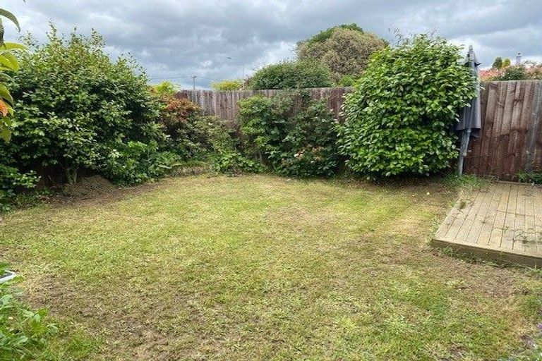 Photo of property in 2/7 Rhyl Place, Bryndwr, Christchurch, 8053