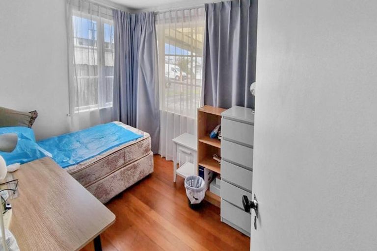 Photo of property in 2/11 Fruitvale Road, New Lynn, Auckland, 0600